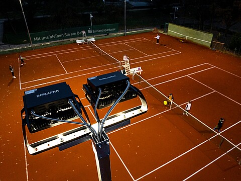 Länger spielen. Flexibler trainieren. Moderne Lichtlösungen für Tennisvereine von WELUMA