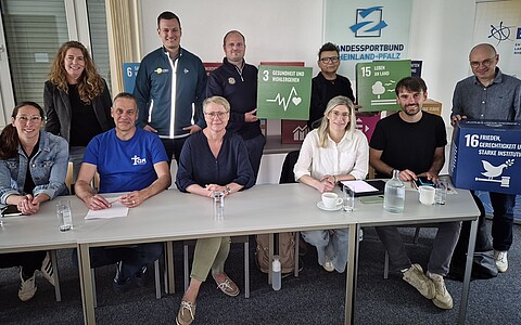 Nachhaltigkeit im Vereinsalltag verankern: Pilot-Konvoi der Z!-Charta Sport RLP in Mainz gestartet