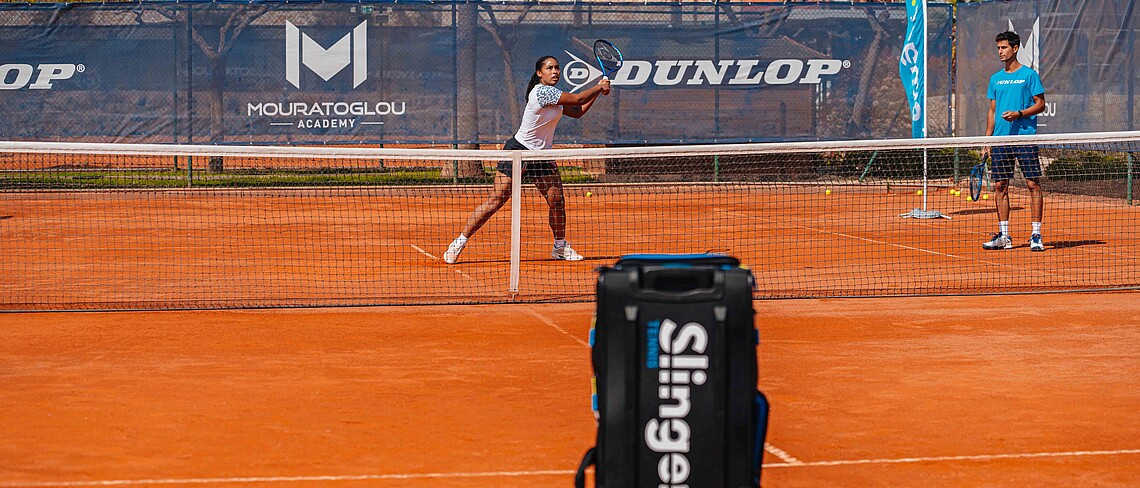 Slinger Bag – Die Ballmaschine für modernes Training / Dunlop Tennisbälle – Spitzenqualität zum Sonderpreis